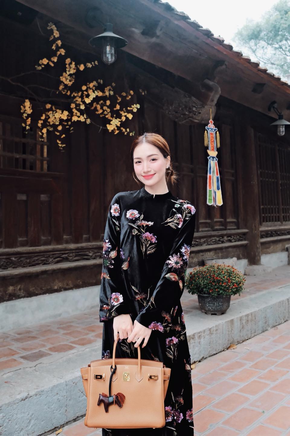 Hoà Minzy được fan tặng 6 cây vàng - Ảnh 3.