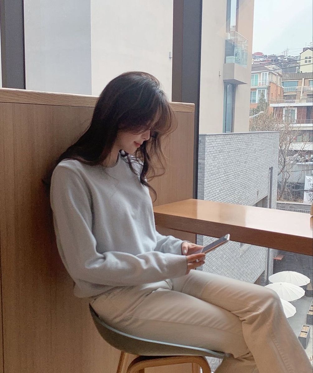  Đi làm bao nhiêu năm mới hiểu: Mỗi lần than mệt trên mạng là một lần tự giảm giá mình- Ảnh 1.