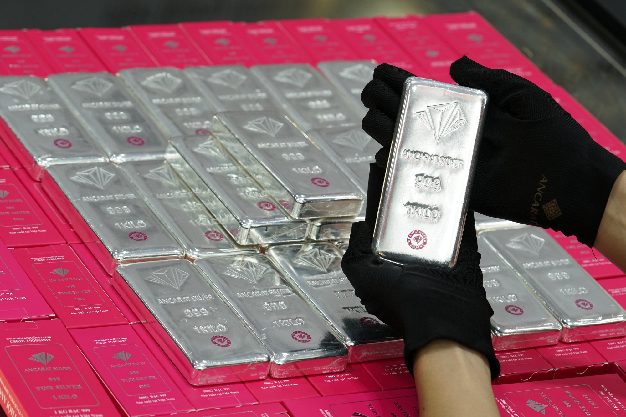 Giá vàng miếng SJC tăng mạnh xấp xỉ 190 triệu đồng / lượng Sáng 2 - 3 - Ảnh 4.