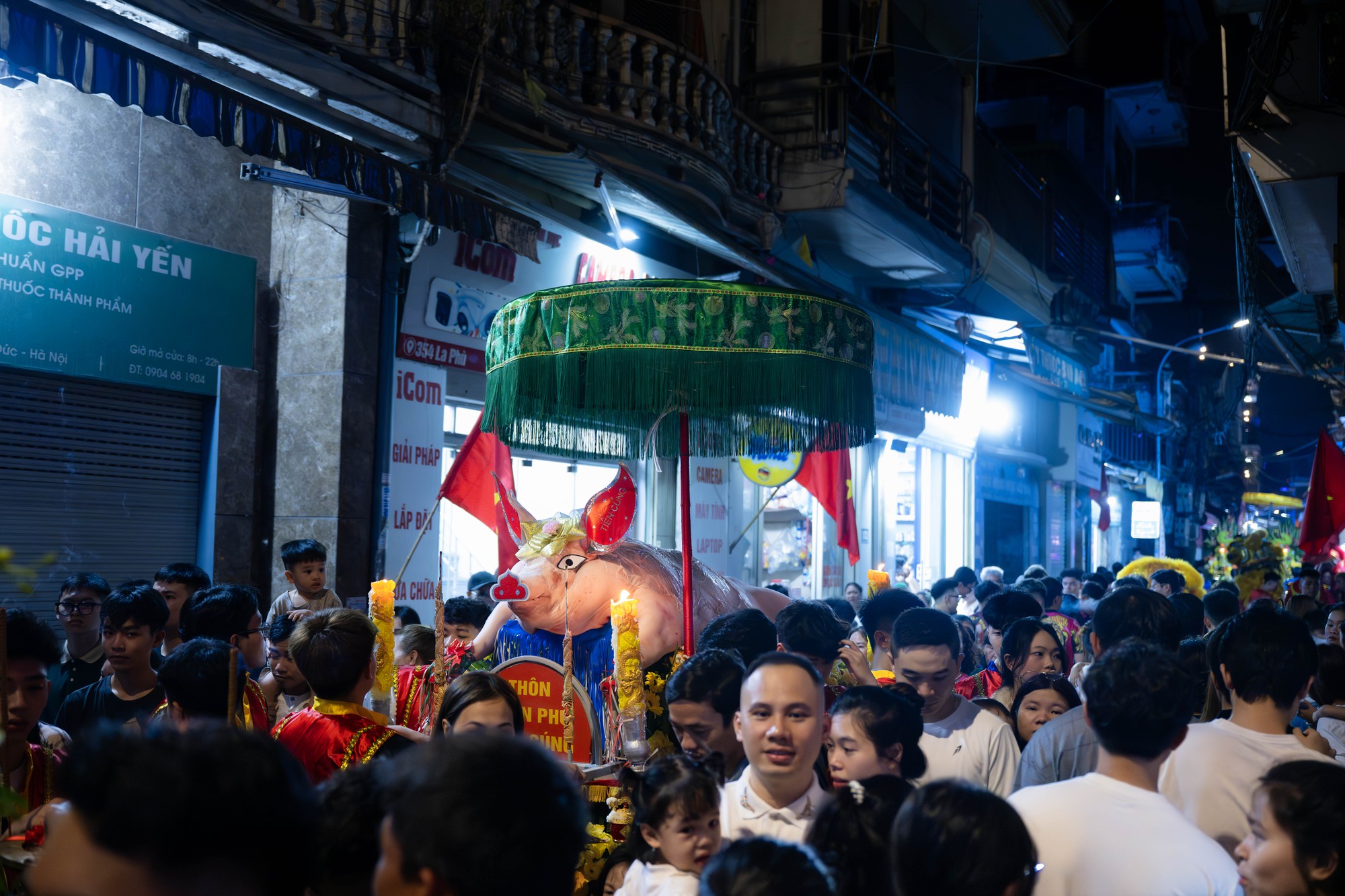 Cả làng La Phù thức trắng vì 17 “ông lợn”: Lợn ăn trứng, ngủ màn, mùa đông sưởi than để chờ giờ rước đình- Ảnh 4.