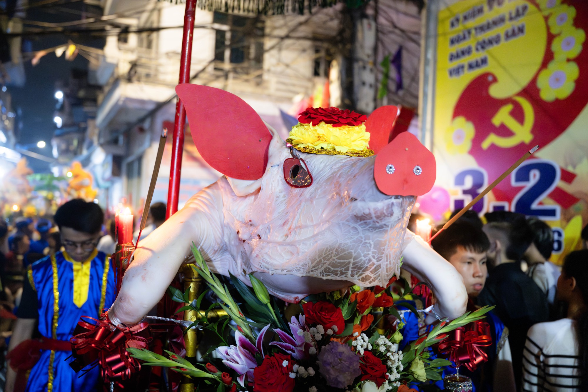 Cả làng La Phù thức trắng vì 17 “ông lợn”: Lợn ăn trứng, ngủ màn, mùa đông sưởi than để chờ giờ rước đình- Ảnh 5.