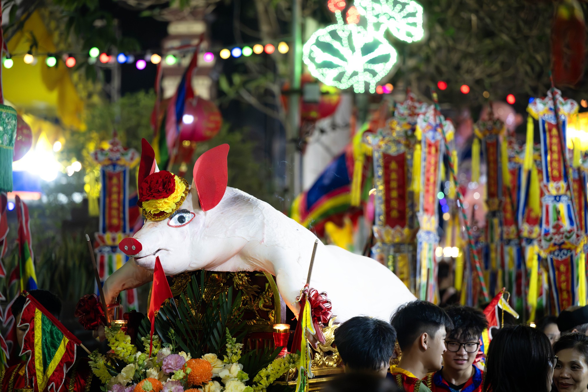 Cả làng La Phù thức trắng vì 17 “ông lợn”: Lợn ăn trứng, ngủ màn, mùa đông sưởi than để chờ giờ rước đình- Ảnh 10.