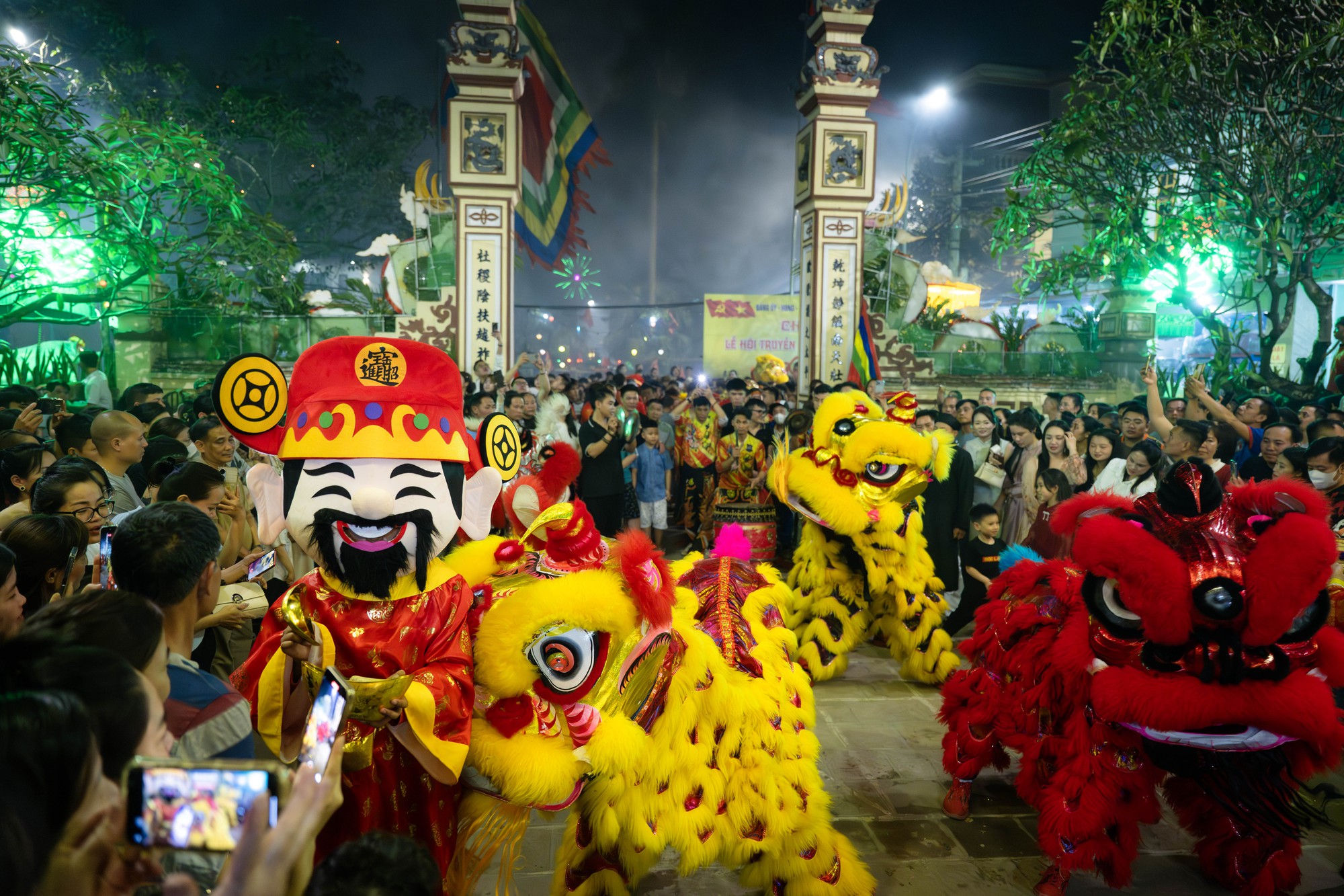 Cả làng La Phù thức trắng vì 17 “ông lợn”: Lợn ăn trứng, ngủ màn, mùa đông sưởi than để chờ giờ rước đình- Ảnh 13.