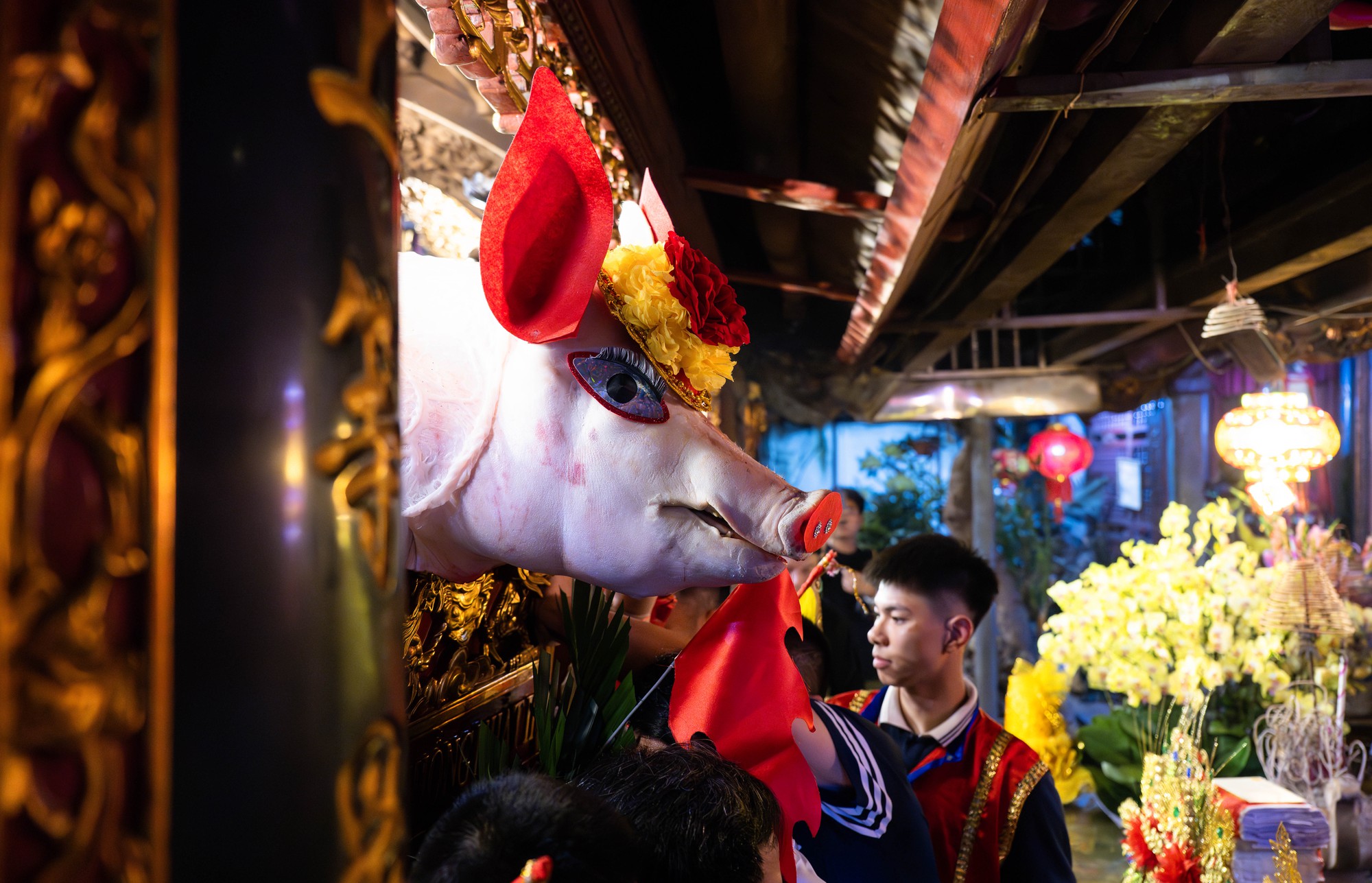 Cả làng La Phù thức trắng vì 17 “ông lợn”: Lợn ăn trứng, ngủ màn, mùa đông sưởi than để chờ giờ rước đình- Ảnh 19.