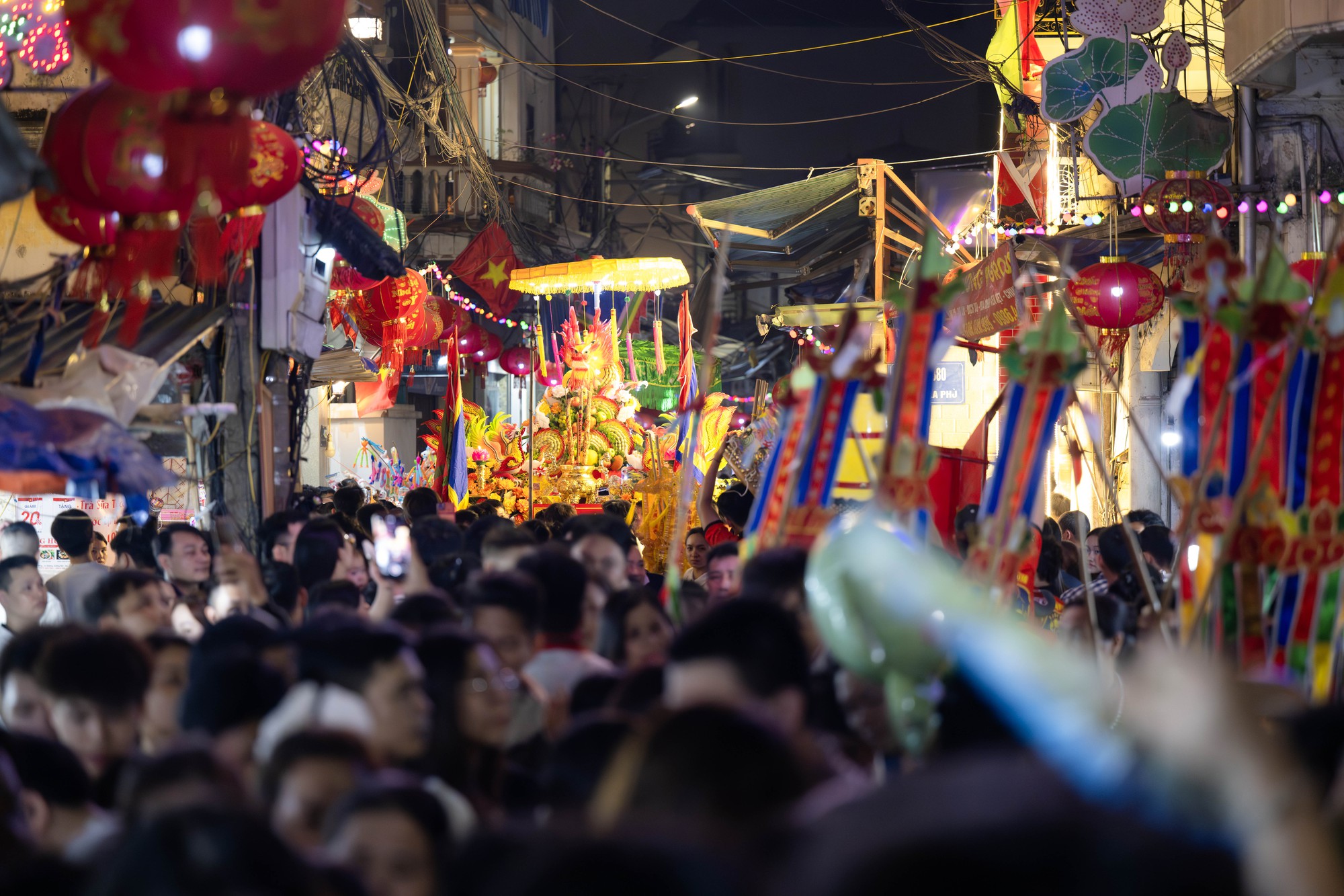 Cả làng La Phù thức trắng vì 17 “ông lợn”: Lợn ăn trứng, ngủ màn, mùa đông sưởi than để chờ giờ rước đình- Ảnh 22.