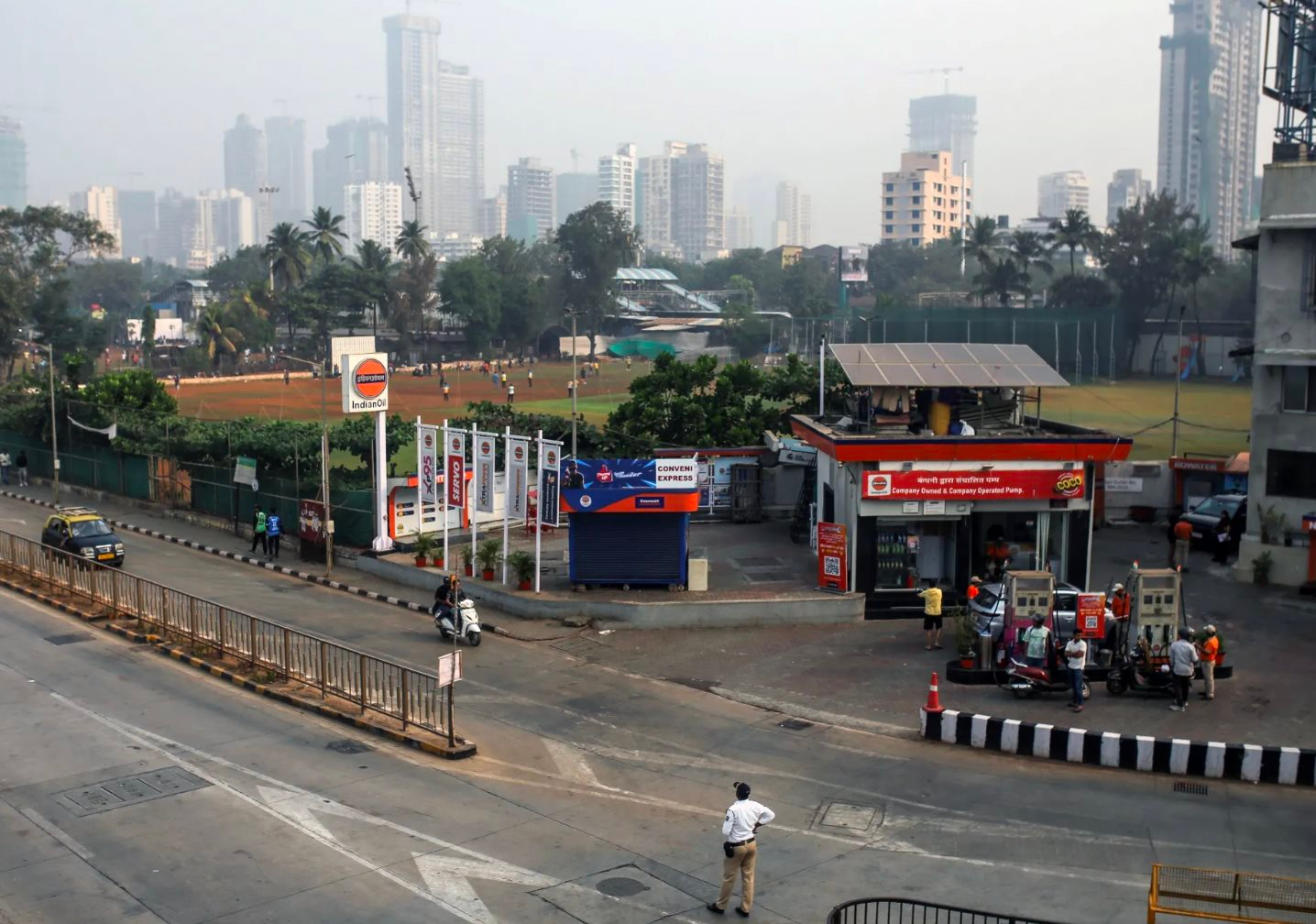 Đang trên đà vượt Đức và Nhật, nền kinh tế châu Á này bất ngờ chịu cú sốc từ xung đột Iran-Israel- Ảnh 1.