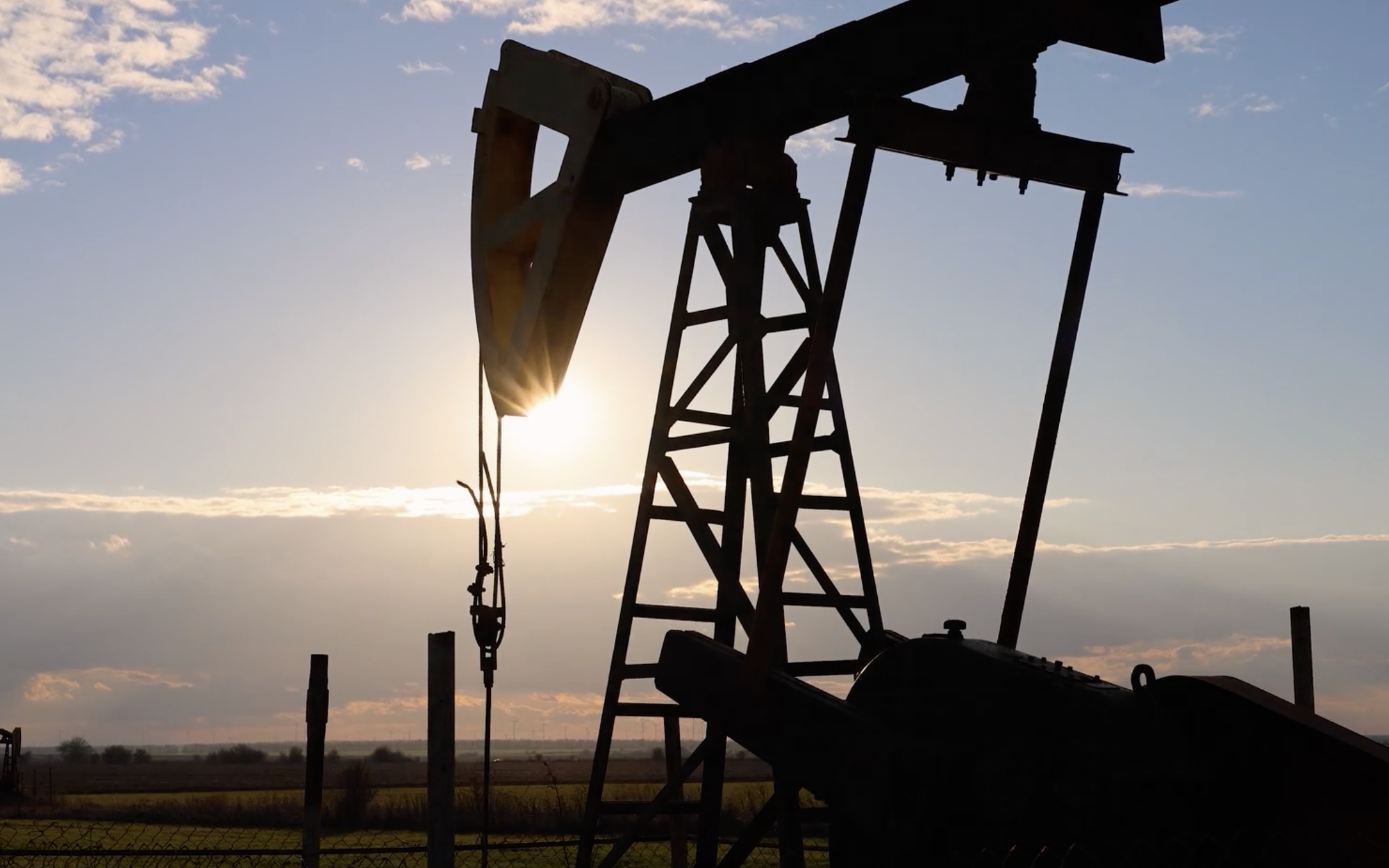 Thị trường chứng khoán Mỹ giữa căng thẳng xung đột Trung: Dow Jones Futures giảm 500 điểm - Ảnh 2.