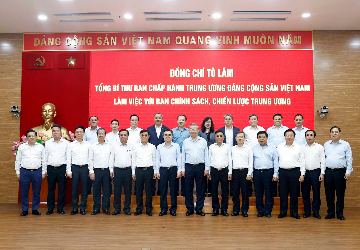 Những lưu ý của Tổng Bí thư về Nghị quyết các giải pháp chiến lược thúc đẩy tăng trưởng '2 con số'- Ảnh 3.