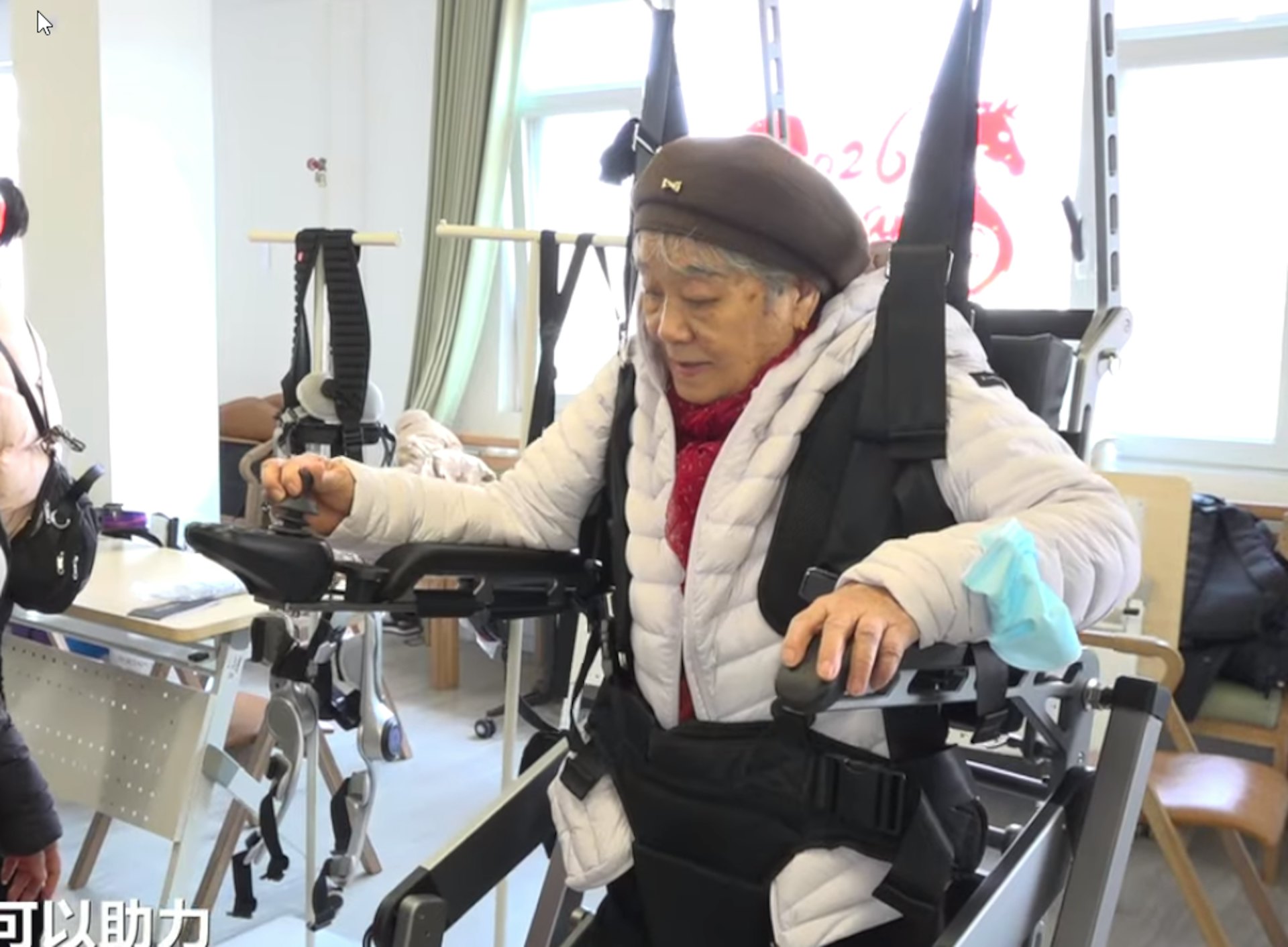 Thế giới ngỡ ngàng với trạm dưỡng lão bằng robot tại Trung Quốc: Từ massage, cứu ngải, đến chơi cờ, pha trà cho các cụ già- Ảnh 5.