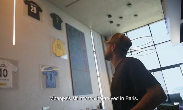 Đột nhập biệt thự của Neymar: Trực thăng riêng, phòng game khủng và những bí mật về Messi, Ronaldo chưa từng tiết lộ- Ảnh 1.