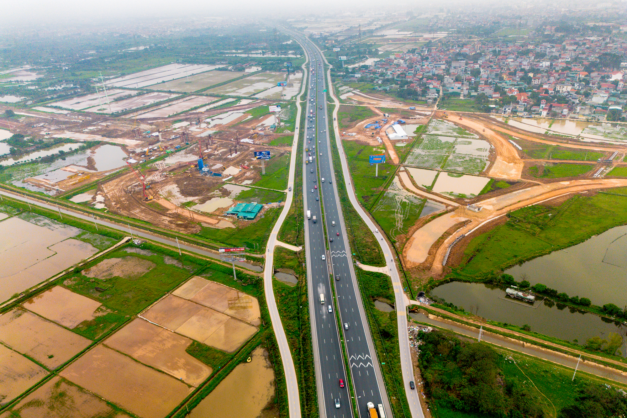 Toàn cảnh tuyến đường tốc độ cao đầu tiên của Việt Nam sắp được đầu tư 22.000 tỷ, kết nối Hà Nội với đại đô thị lớn nhất của Vinhomes - Ảnh 13.