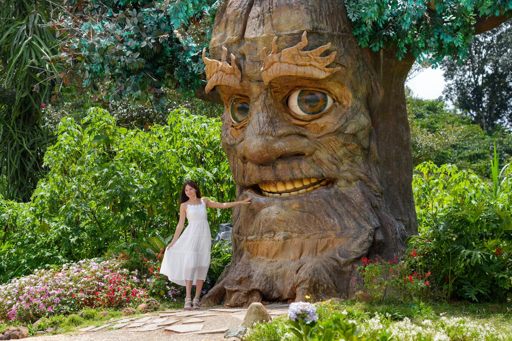 Bên trong ngôi làng người lùn kỳ lạ nhất Đà Lạt, rộng 6ha toàn những công trình "giật gân"- Ảnh 4.