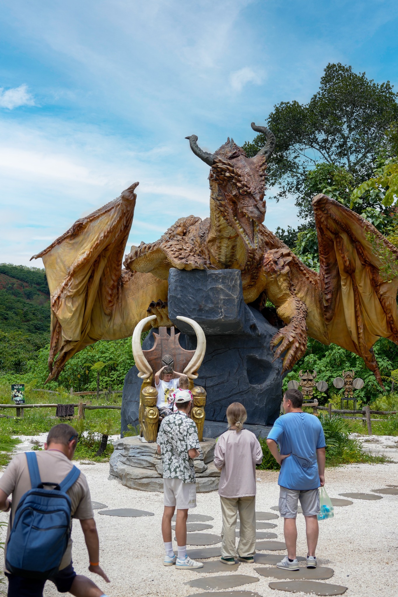 Bên trong ngôi làng người lùn kỳ lạ nhất Đà Lạt, rộng 6ha toàn những công trình "giật gân"- Ảnh 3.