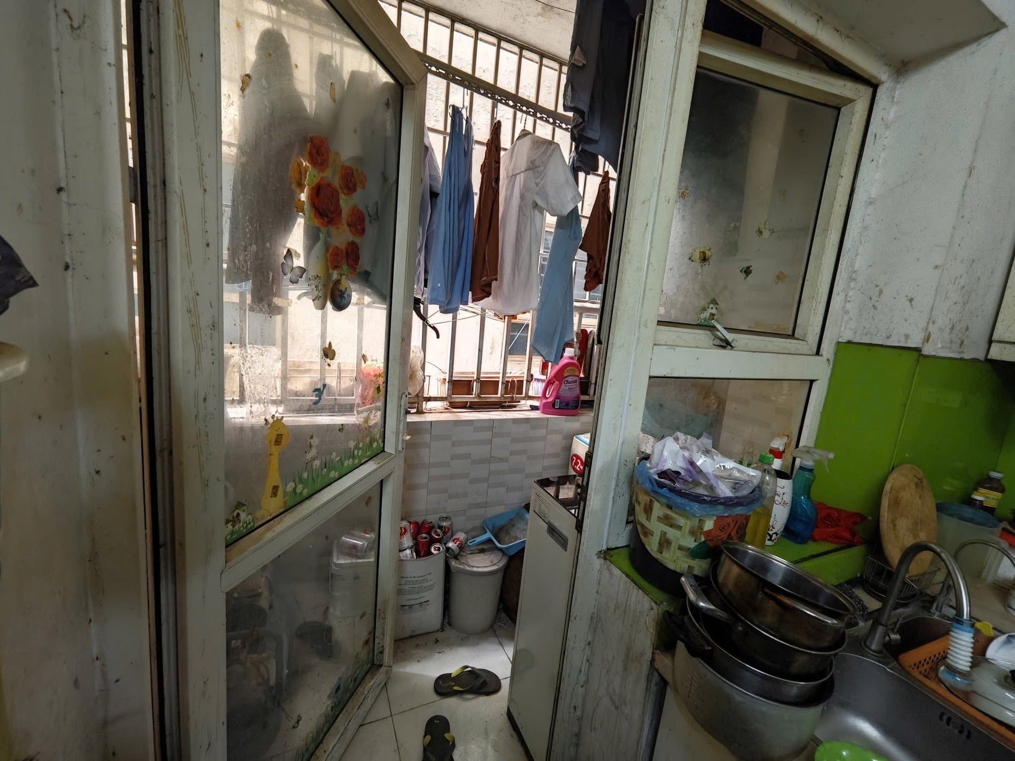 Căn hộ 58m2, mốc meo, không sổ rao bán 3 tỷ ở Hà Nội gây "bão mạng": Chủ nhà lên tiếng bất ngờ - Ảnh 2.