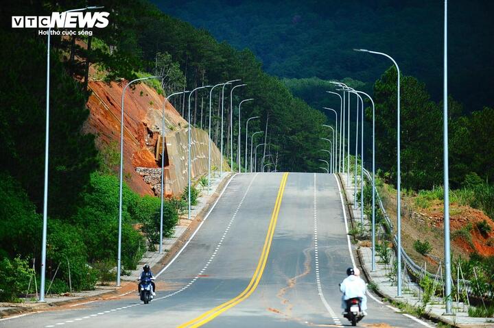 Cận cảnh đường vành đai 870 tỷ đồng, băng qua rừng thông xanh mát của Đà Lạt- Ảnh 12.