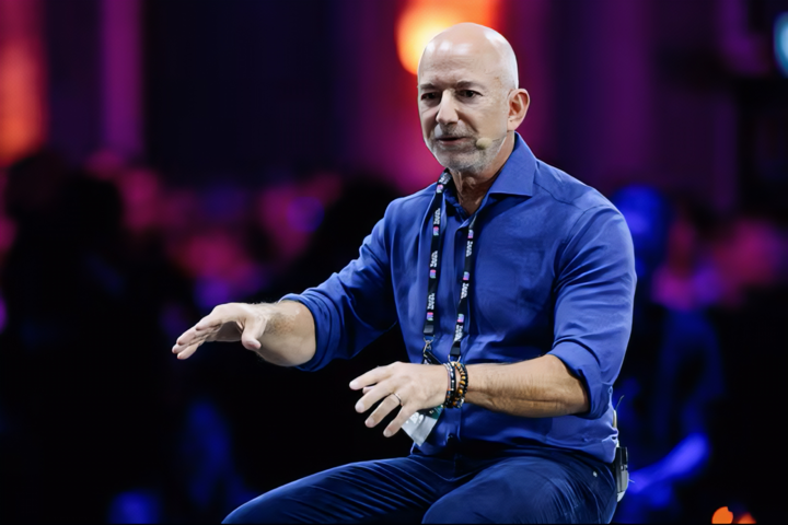 Công nghệ 20/3: Amazon đầu tư thêm 100 tỷ USD cho AI, Meta vẫn giữ VR- Ảnh 1.