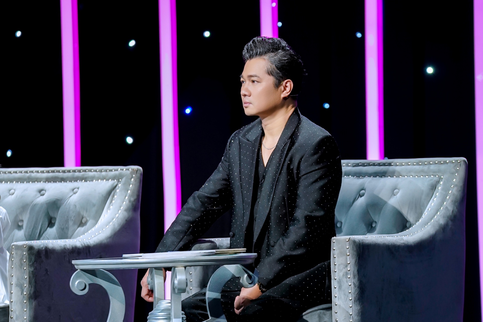 Nam ca sĩ là ông chủ khách sạn 50 phòng TP.HCM tuyên bố về nghệ sĩ - Ảnh 1.