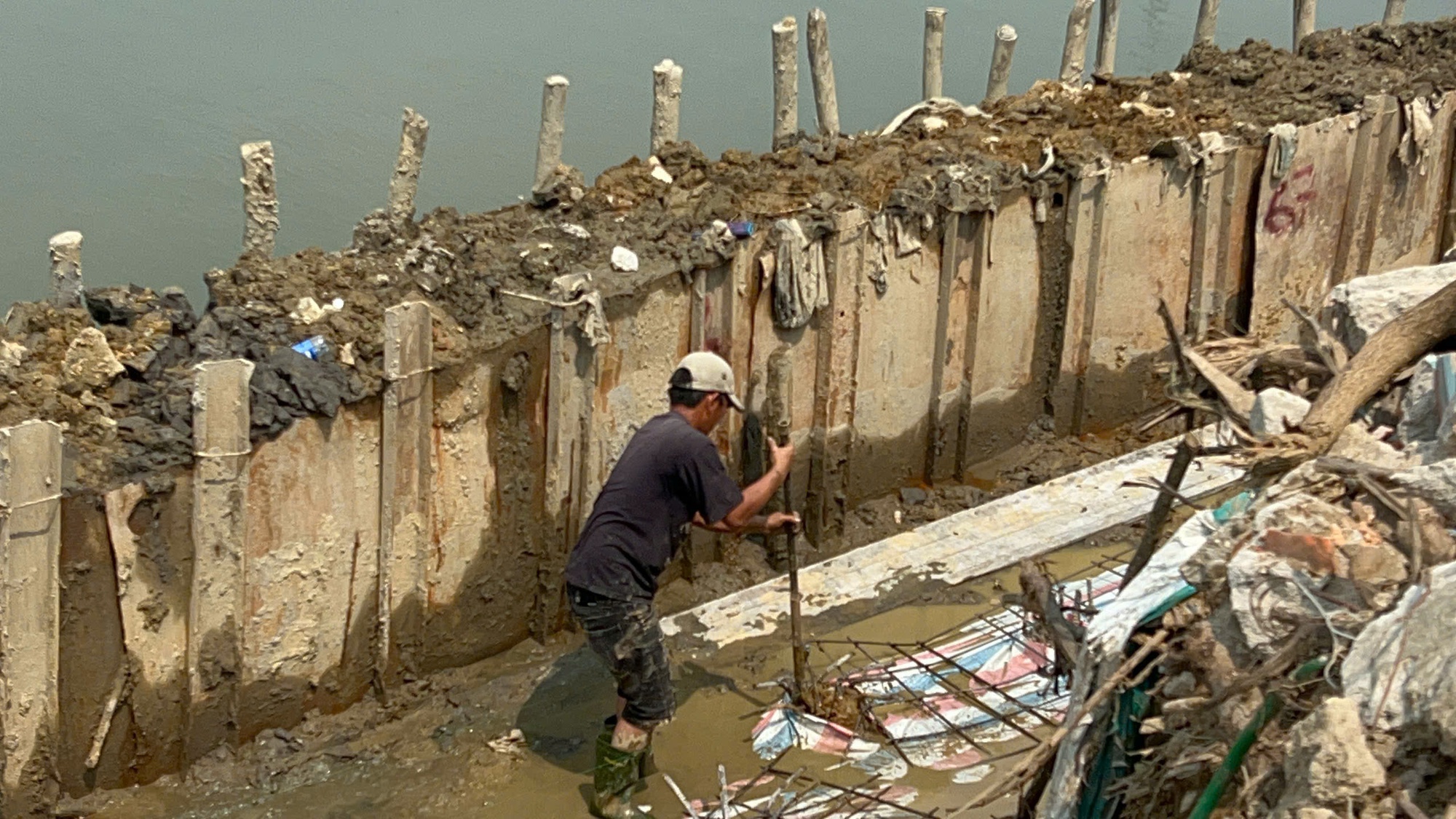 Cận cảnh thi công nút giao cầu Mỹ An sau khi hộ dân bàn giao mặt bằng - Ảnh 2. Cận cảnh thi công nút giao cầu Mỹ An sau khi hộ dân bàn giao mặt bằng - Ảnh 2.