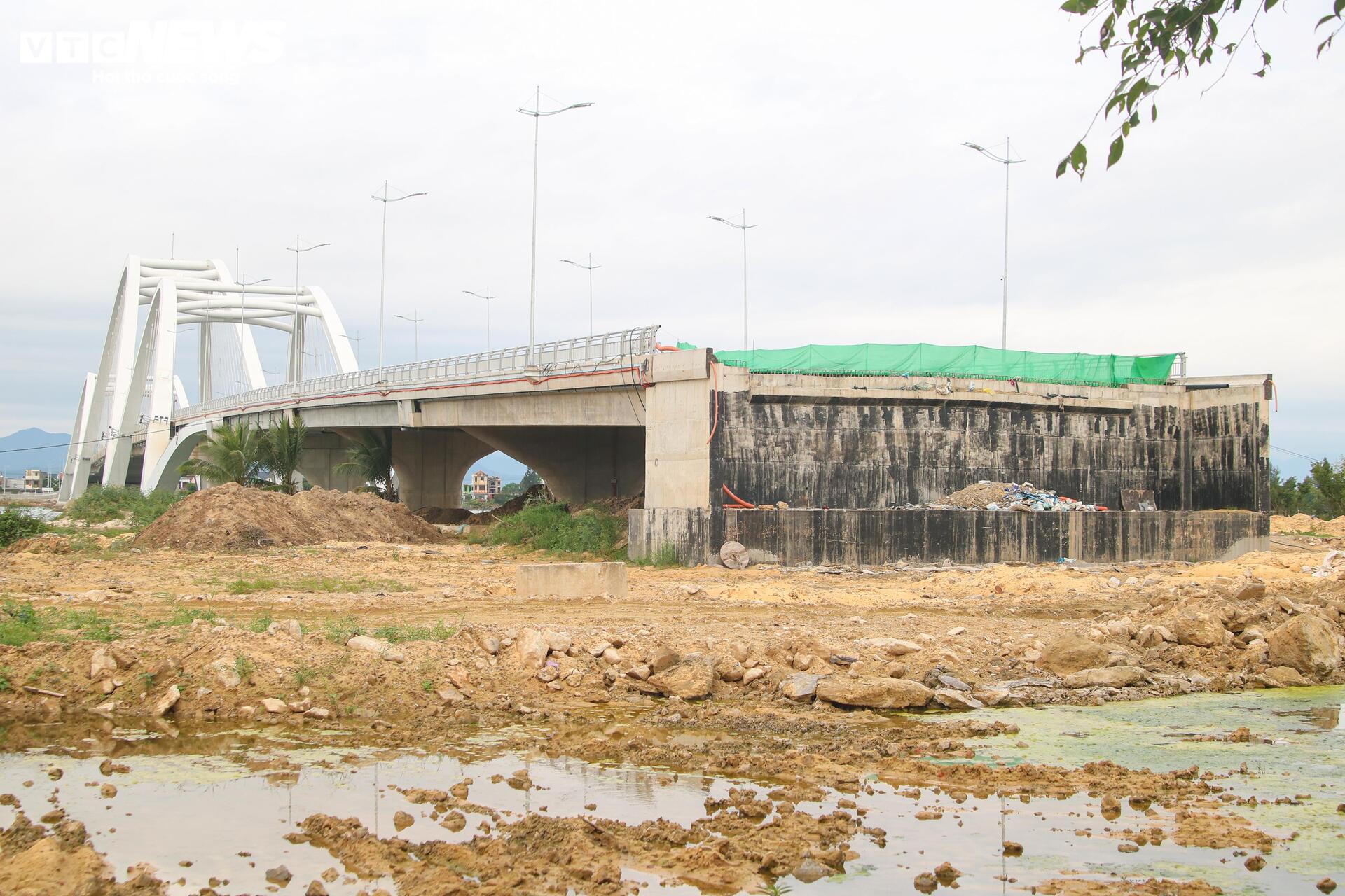 Vì sao cầu 1.300 tỷ ở Quảng Trị làm xong, nhưng đường dẫn vẫn tắc?- Ảnh 5.
