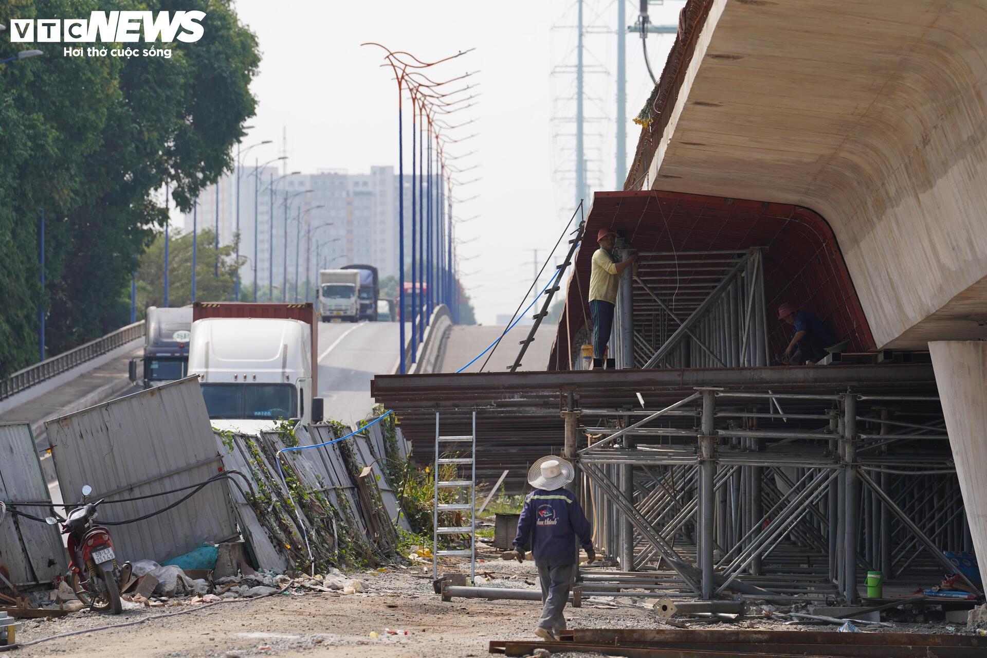 Cận cảnh dự án nút giao hiện đại bậc nhất TP.HCM sau nhiều lần chậm tiến độ- Ảnh 10.