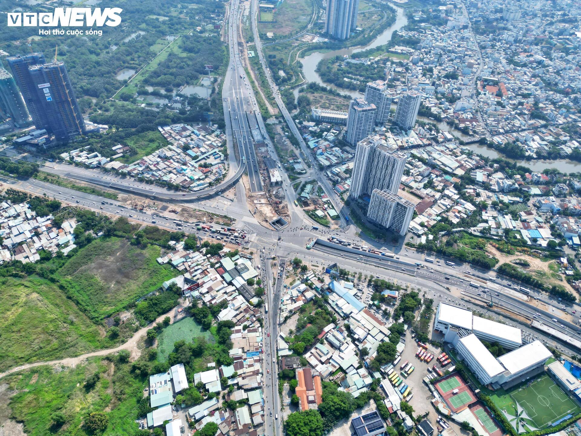 Cận cảnh dự án nút giao hiện đại bậc nhất TP.HCM sau nhiều lần chậm tiến độ- Ảnh 13.