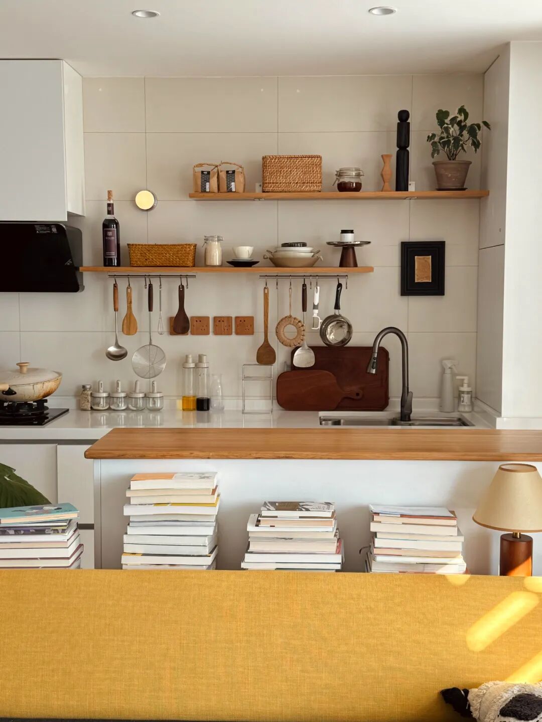 Chuyển về nhà mới 2 tháng, tôi mới hiểu: Có một kiểu mệt mỏi gọi là “nấu ăn tùy tiện trong bếp” và 6 thiết kế đẹp nhưng bất tiện này là nguyên nhân- Ảnh 6.