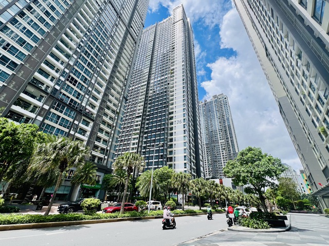 Hơn 18.400 căn chung cư đổ bộ thị trường Thủ đô, nhưng giá vẫn tăng   - Ảnh 1.