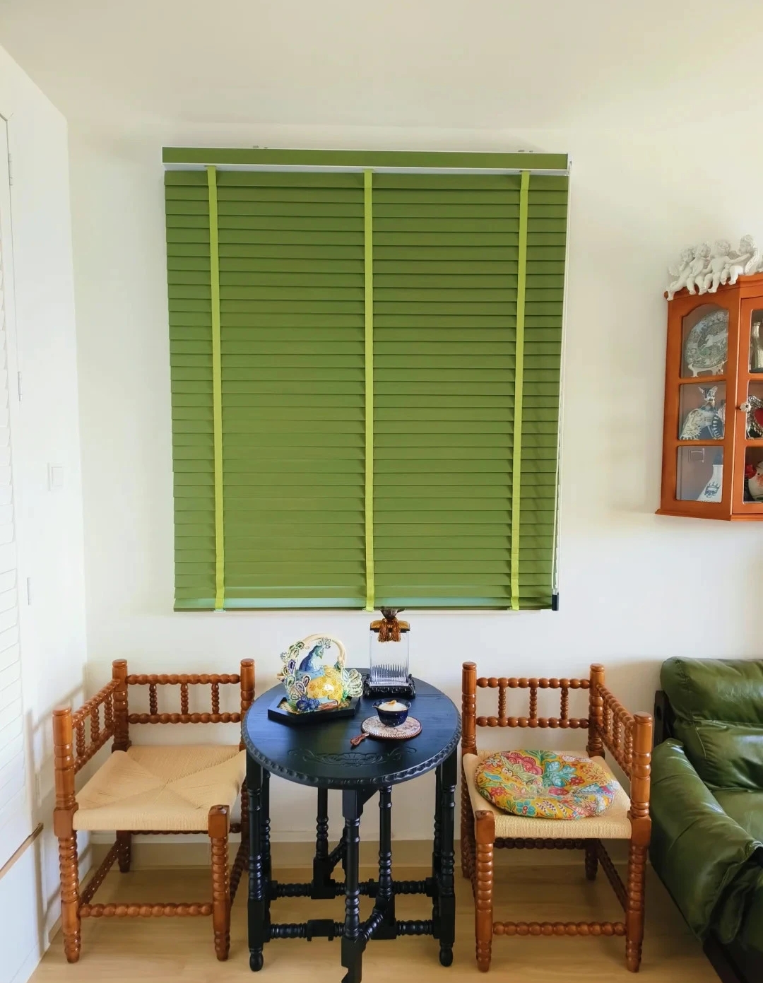 Căn nhà 33m2 của chàng trai sống một mình gây sốt: Phòng ngủ chỉ 3m2 nằm ngay trong phòng khách!- Ảnh 8.