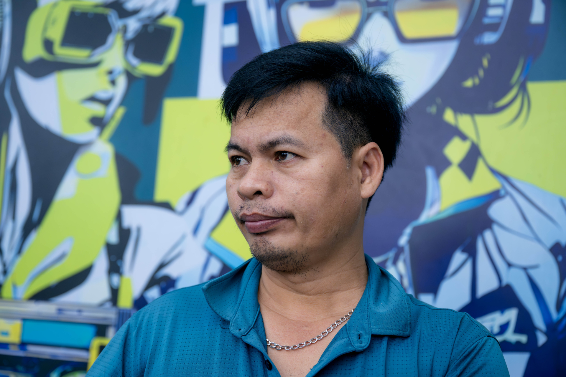 Clip: Đi tìm anh bán bò bía bí ẩn nhất Việt Nam, tiết lộ lý do mắt 