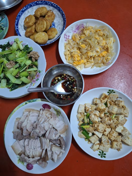 20 triệu, đi thuê nhà vẫn nuôi 2 con ổn ở Hà Nội: Vì sao nhiều gia đình 30 triệu vẫn thiếu trước hụt sau- Ảnh 2.