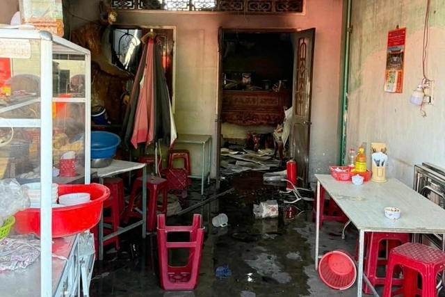 Hiện trường vụ cháy khiến chị em ruột 5 tuổi và 7 tuổi tử vong, bố mẹ đi làm xa, ở cùng bà nội- Ảnh 4.