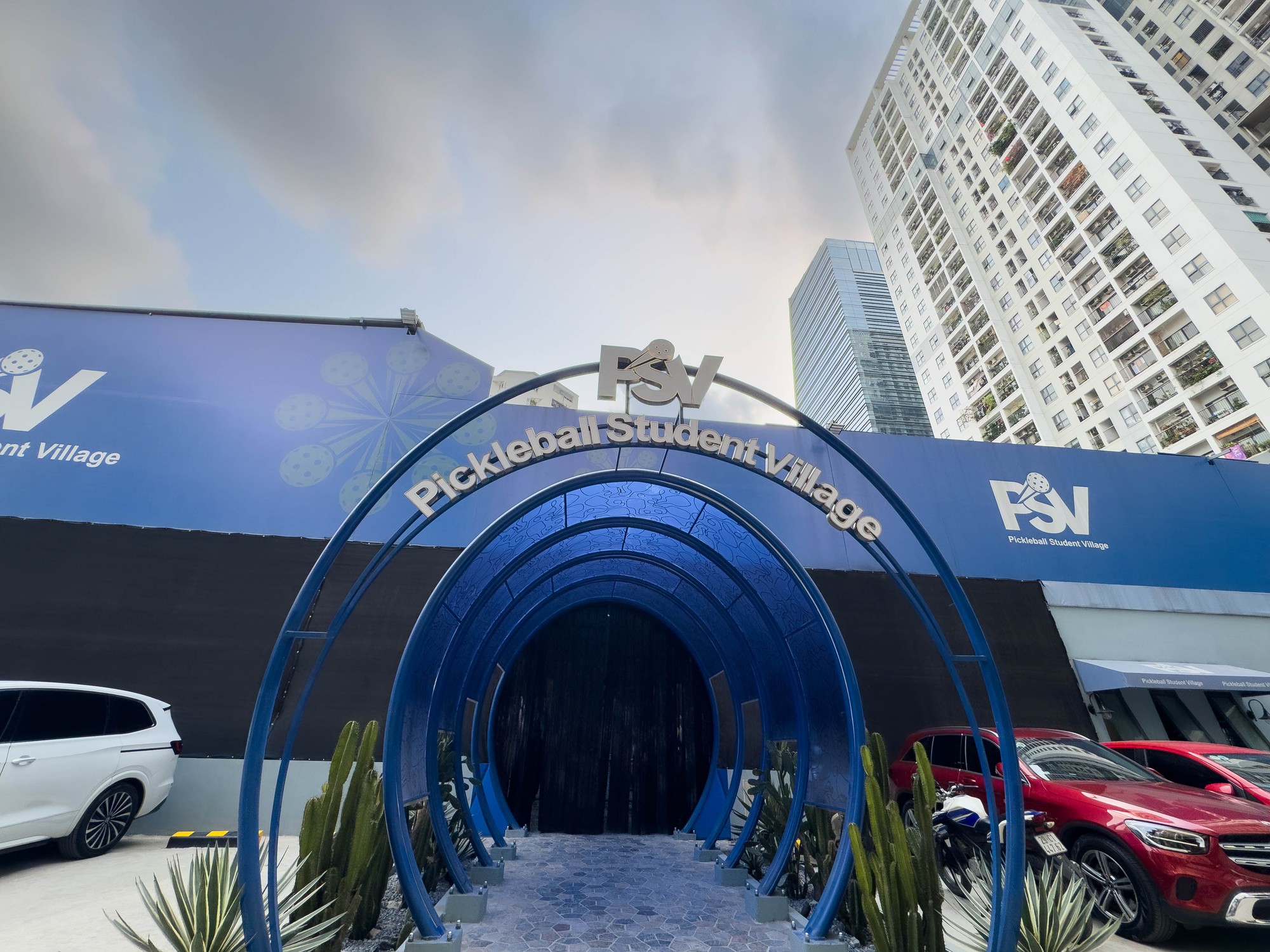 Sân Pickleball trong làng sinh viên Hacinco: Nghỉ 10 ngày để cải tạo nhưng… vẫn y nguyên!- Ảnh 1. Sân Pickleball trong làng sinh viên Hacinco: Nghỉ 10 ngày để cải tạo nhưng… vẫn y nguyên!- Ảnh 1.