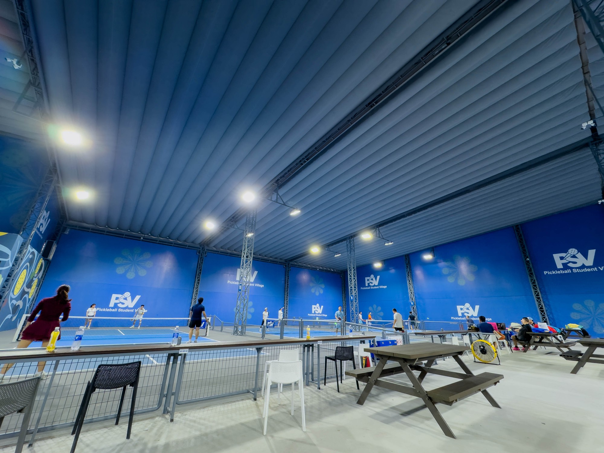 Sân Pickleball trong làng sinh viên Hacinco: Nghỉ 10 ngày để cải tạo nhưng… vẫn y nguyên!- Ảnh 6. Sân Pickleball trong làng sinh viên Hacinco: Nghỉ 10 ngày để cải tạo nhưng… vẫn y nguyên!- Ảnh 6.