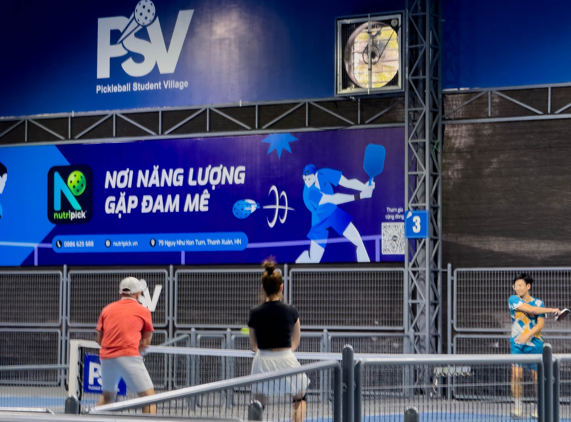 Sân Pickleball trong làng sinh viên Hacinco: Nghỉ 10 ngày để cải tạo nhưng… vẫn y nguyên!- Ảnh 9. Sân Pickleball trong làng sinh viên Hacinco: Nghỉ 10 ngày để cải tạo nhưng… vẫn y nguyên!- Ảnh 9.