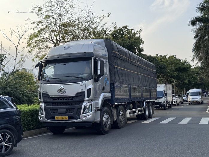 Vận tải hành khách, hàng hóa than khó- Ảnh 1.