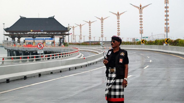 Khách Việt bất ngờ khi tới Bali: Không được ra ngoài, không đèn đường, không mua sắm - Đang có điều gì?- Ảnh 4.