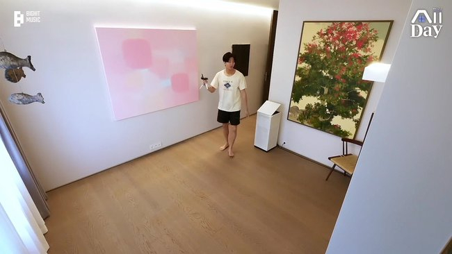 Cận cảnh căn hộ 131 tỷ của thủ lĩnh BTS: Đẹp như triển lãm thu nhỏ, góc nào cũng thơm mùi tiền- Ảnh 6.