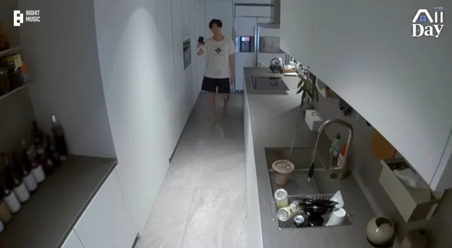 Cận cảnh căn hộ 131 tỷ của thủ lĩnh BTS: Đẹp như triển lãm thu nhỏ, góc nào cũng thơm mùi tiền- Ảnh 5.