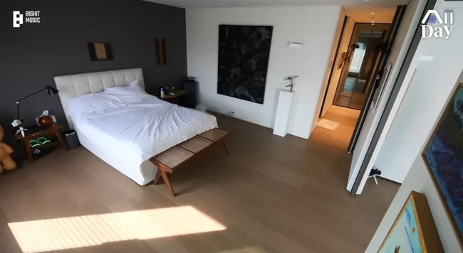 Cận cảnh căn hộ 131 tỷ của thủ lĩnh BTS: Đẹp như triển lãm thu nhỏ, góc nào cũng thơm mùi tiền- Ảnh 8.