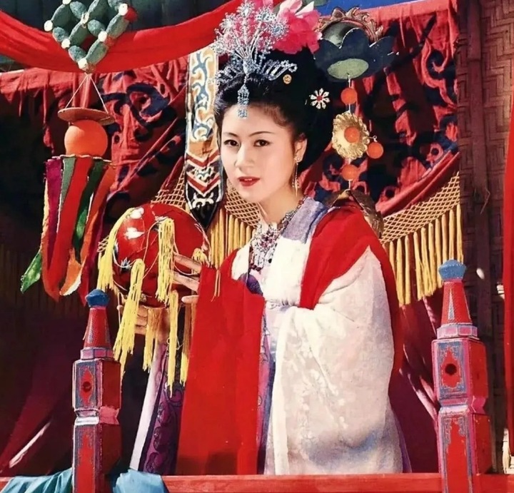Mỹ nhân ‘đắt giá’ nhất Tây du ký: Xuất hiện 3 phút trên phim, U70 sống kín tiếng- Ảnh 1.