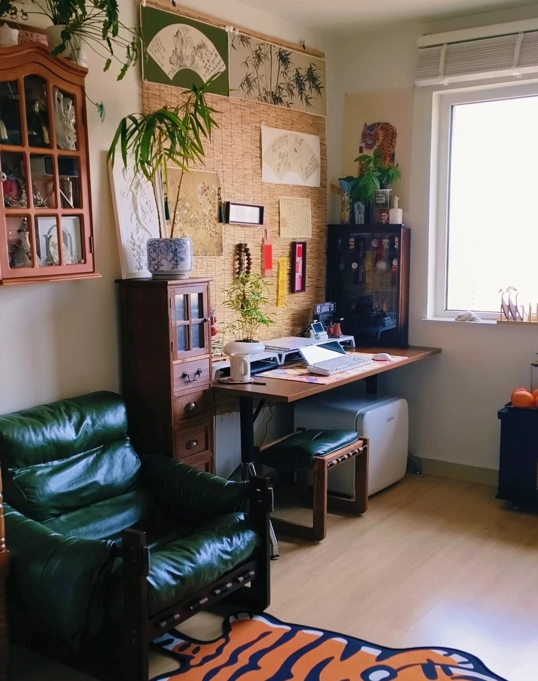 Căn nhà 33m2 của chàng trai sống một mình gây sốt: Phòng ngủ chỉ 3m2 nằm ngay trong phòng khách!- Ảnh 9.