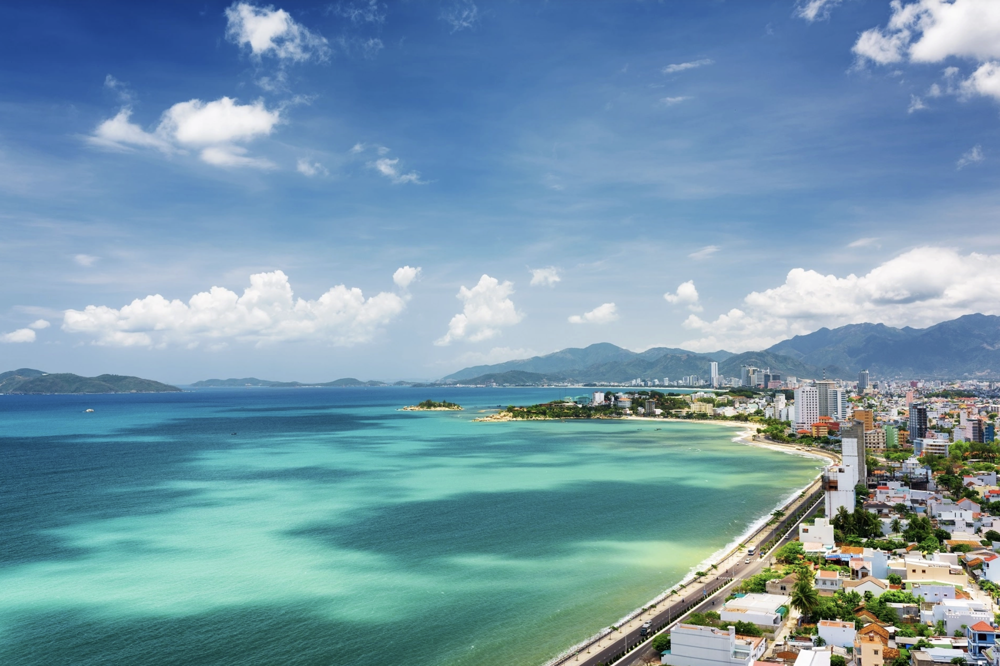 Chân dung bà bán trái cây và chàng tiên cá khiến khách Tây xếp hàng dài chờ gặp- Ảnh 1.