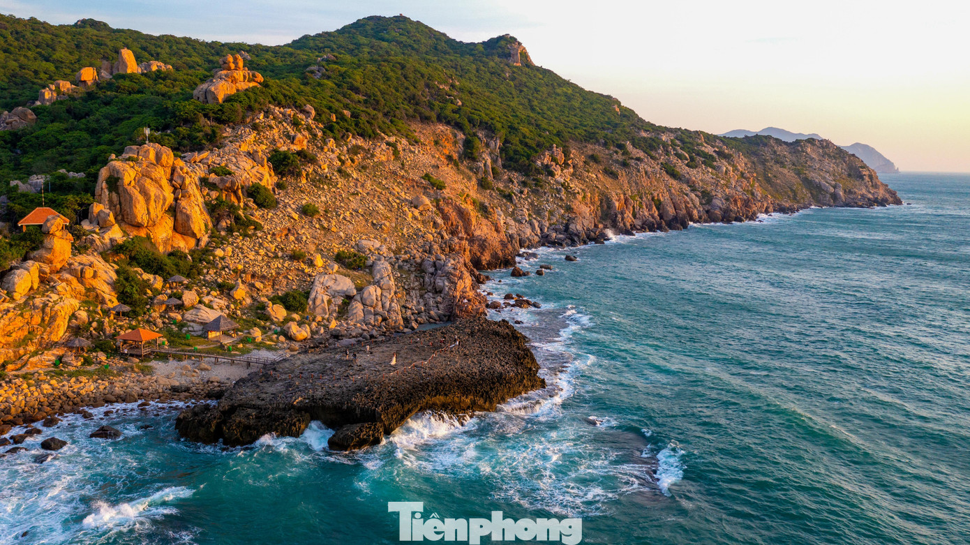 Nơi được ví như 'sao hỏa ven bờ' ở Khánh Hòa có gì mà nhiều người mộng mị?- Ảnh 1.
