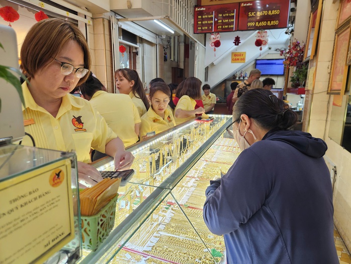 Giá vàng, bạc sập mạnh, "cơn ác mộng" hơn 10 năm trước có quay trở lại?- Ảnh 1. Giá vàng, bạc sập mạnh, "cơn ác mộng" hơn 10 năm trước có quay trở lại?- Ảnh 1.