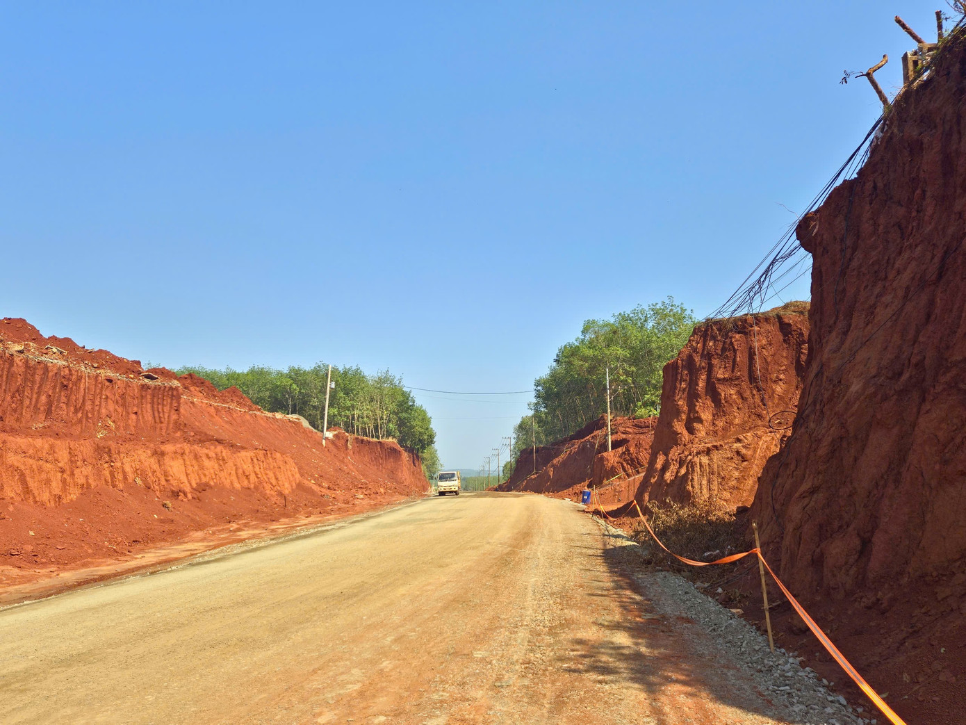 Dự án mở đường 'treo' nhà dân ở Đồng Nai: Thi công khi chưa hoàn tất thủ tục thu hồi đất- Ảnh 1.