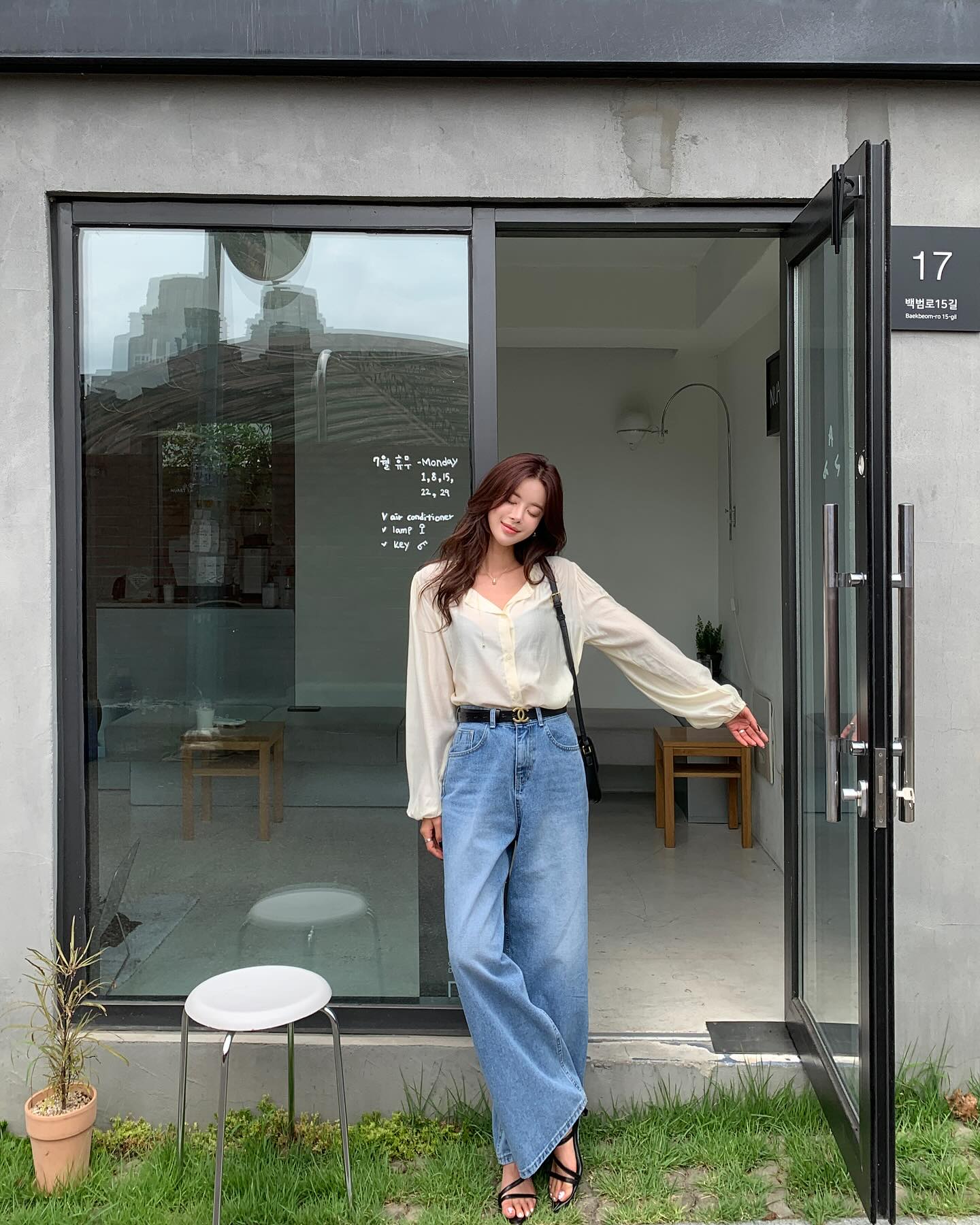 Quần jeans ống rộng - cách phối đồ sành điệu cho mùa hè 2026 - Ảnh 7.