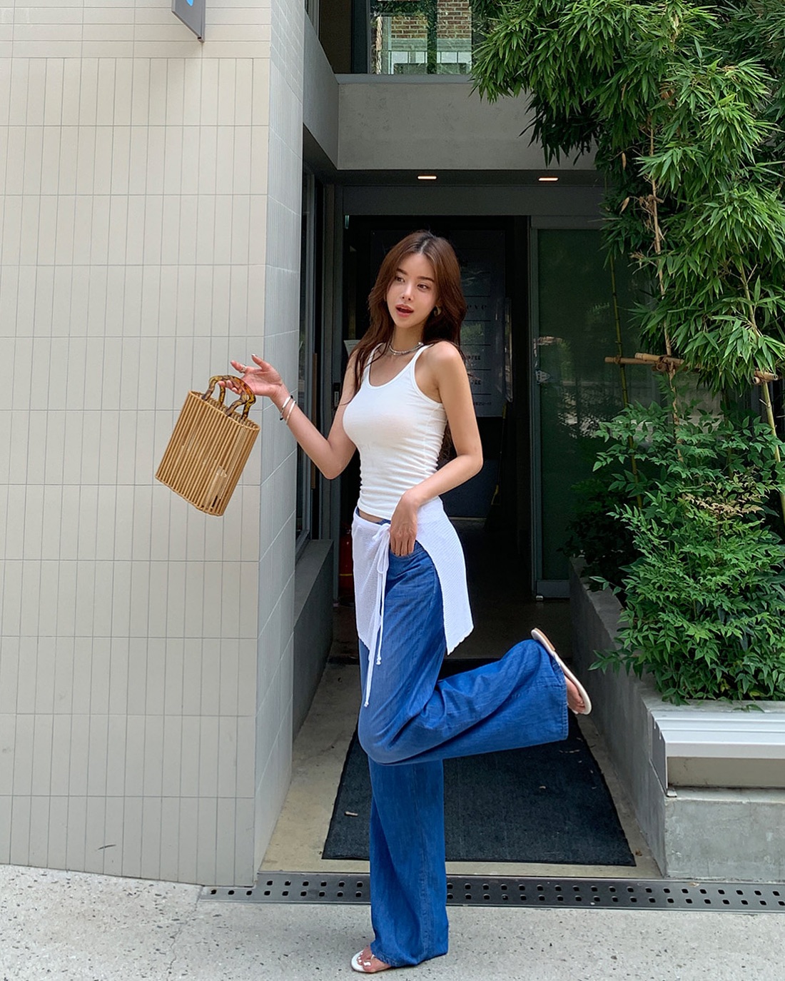 Quần jeans ống rộng - cách phối đồ sành điệu cho mùa hè 2026 - Ảnh 3.