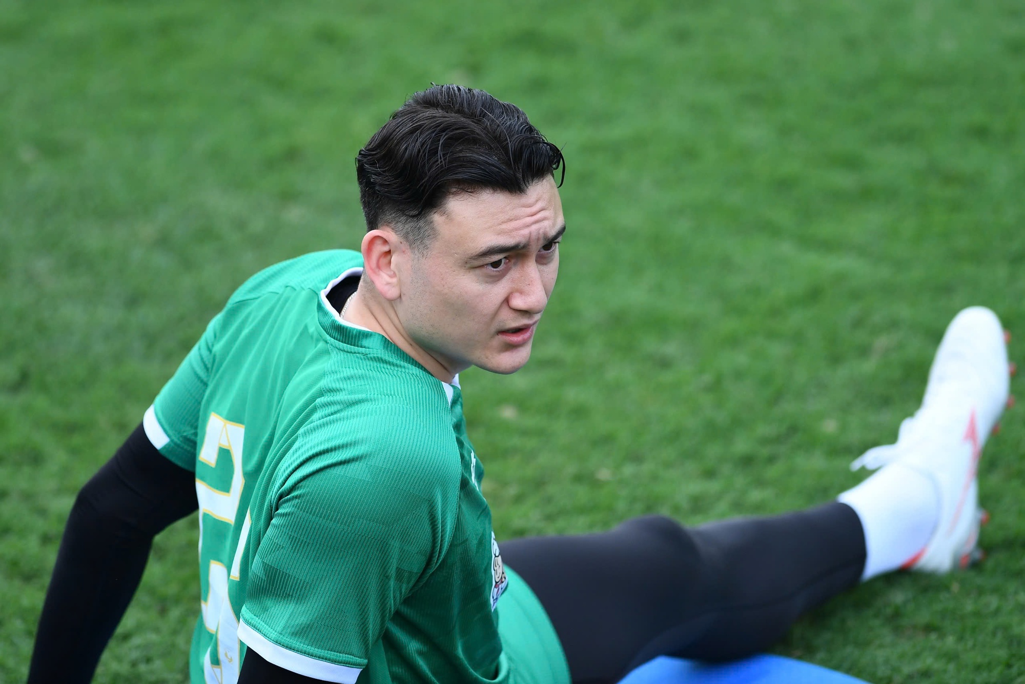 Trung Kiên đọ visual với Văn Lâm: Đúng chuẩn tuyển Việt Nam, cứ thủ môn là đẹp trai- Ảnh 1.