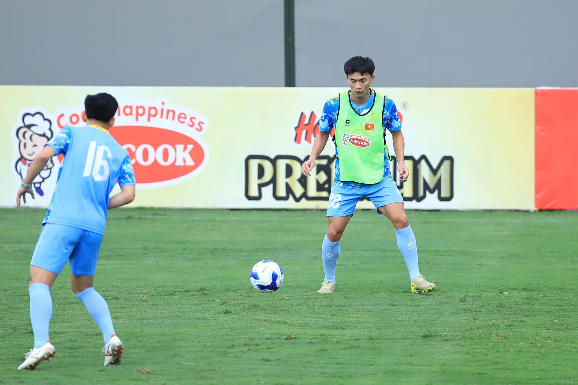 Trung Kiên đọ visual với Văn Lâm: Đúng chuẩn tuyển Việt Nam, cứ thủ môn là đẹp trai- Ảnh 11.