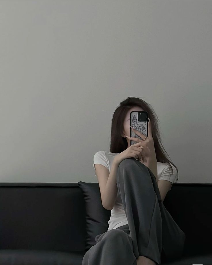 Khoảng 30 phút trước khi đi ngủ, bạn dễ tiêu tiền nhất: 3 việc nhiều người vẫn làm mỗi tối- Ảnh 3.